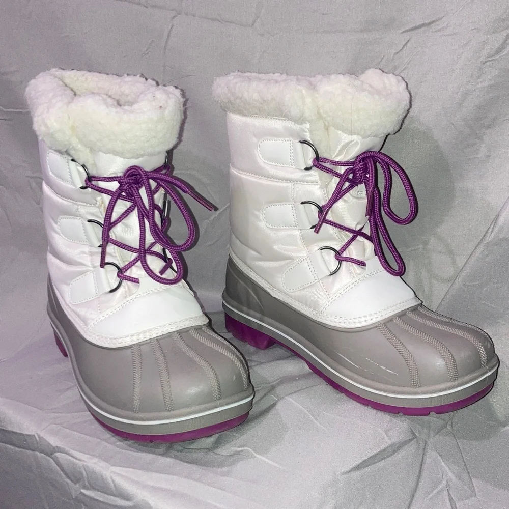 Cozy White & Grey Winter Boots with Purple Laces - Picture 3 of 6